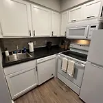 Aksarben 1 Bedroom-Close To I-80