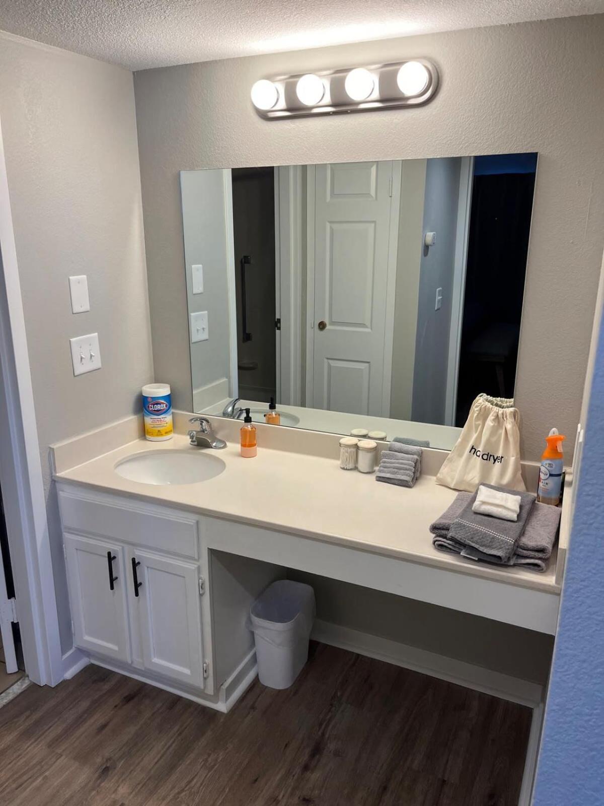 Aksarben 1 Bedroom-close To I-80